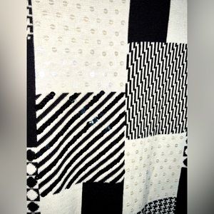 Women’s VINTAGE, abstract printed sweater!
XL 
55% Ramil\45% cotton 
Mid stretch